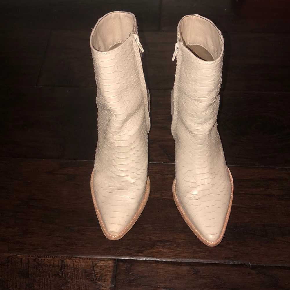 Matisse Caty Boots in Ivory